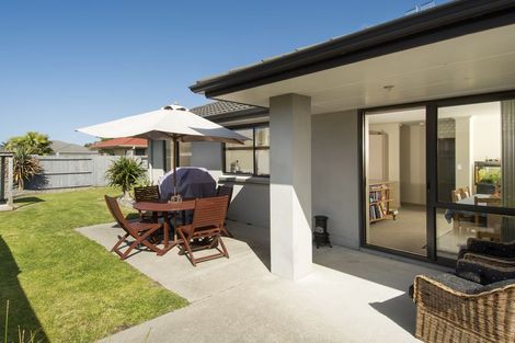 Photo of property in 10 Beachmere Place, Papamoa Beach, Papamoa, 3118