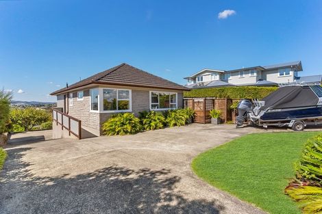 Photo of property in 37 Mellons Bay Road, Mellons Bay, Auckland, 2014