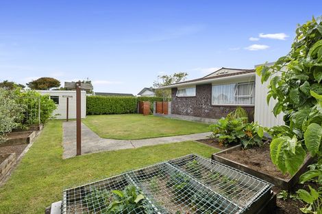 Photo of property in 24 Manu Crescent, Upper Vogeltown, New Plymouth, 4310