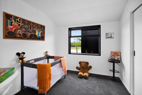 Photo of property in 450 Waitara Road, Huirangi, New Plymouth, 4373