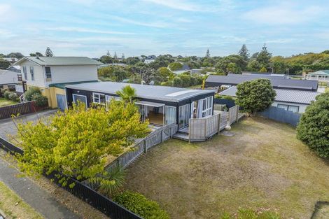 Photo of property in 29 Titoki Road, Waikanae Beach, Waikanae, 5036