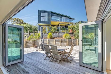 Photo of property in 21 Centennial Drive, Whitianga, 3510