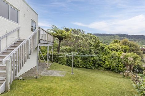 Photo of property in 5 Te Reinga View, Tawa, Wellington, 5028