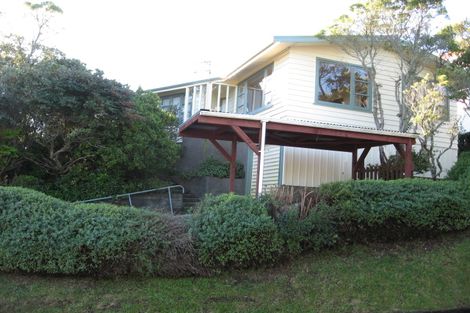 Photo of property in 29 Miles Crescent, Newlands, Wellington, 6037