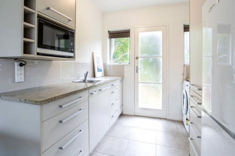 Photo of property in 2/20 Hinau Street, New Lynn, Auckland, 0600
