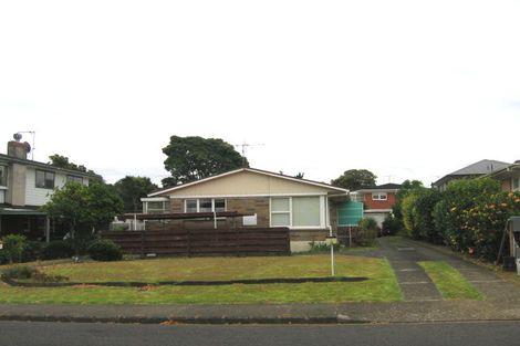 Photo of property in 2/17 Evelyn Place, Hillcrest, Auckland, 0627