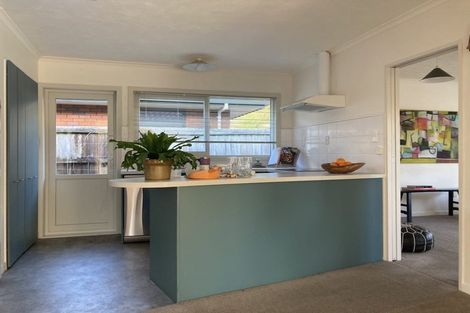 Photo of property in 2/10 Taupata Street, Redcliffs, Christchurch, 8081