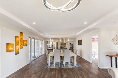 Photo of property in 206 Pacific Drive, Fitzherbert, Palmerston North, 4410