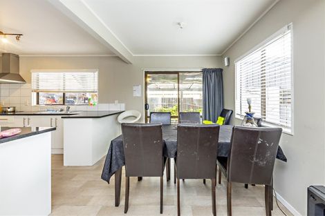 Photo of property in 11 Slim Place, Clendon Park, Auckland, 2103