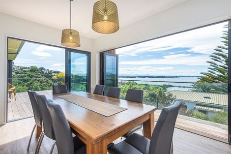 Photo of property in 10 Maffeys Road, Mount Pleasant, Christchurch, 8081