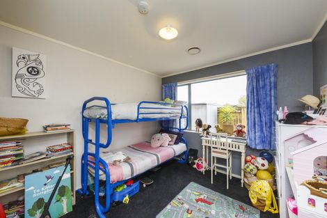Photo of property in 3 Logan Way, Kelvin Grove, Palmerston North, 4414