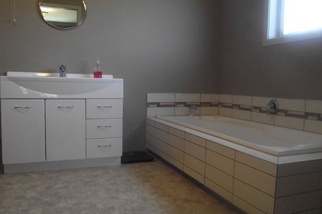 Photo of property in 31 Fisher Place, Carterton, 5713