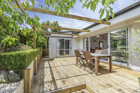 Photo of property in 11 John Witton Drive, Crofton Downs, Wellington, 6035