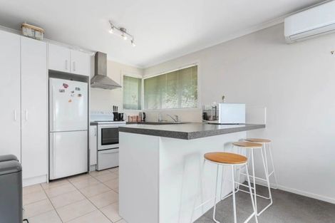 Photo of property in 11 Fairlea Road, Te Atatu South, Auckland, 0610