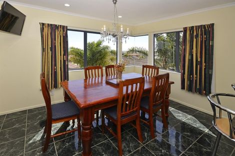 Photo of property in 13 Sesame Grove, Goodwood Heights, Auckland, 2105