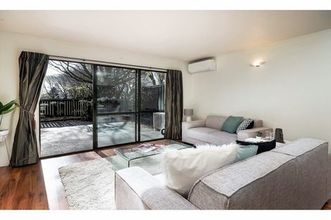 Photo of property in 2/17 Devon Street, Sydenham, Christchurch, 8023