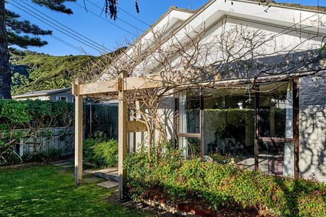 Photo of property in 10 Nikau Street, Eastbourne, Lower Hutt, 5013