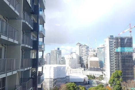 Photo of property in 2/37 Shakespeare Road, Milford, Auckland, 0620