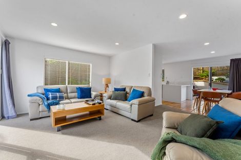 Photo of property in 1/104a Beach Road, Castor Bay, Auckland, 0620