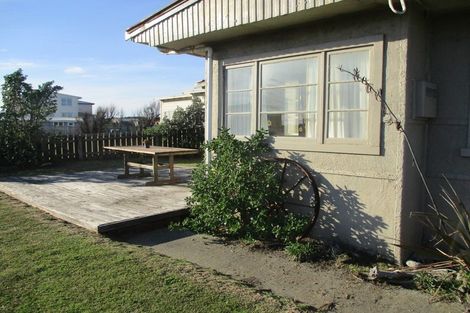 Photo of property in 27 Marine Parade South, Foxton Beach, Foxton, 4815