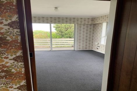 Photo of property in 4206 Great North Road, Glendene, Auckland, 0602