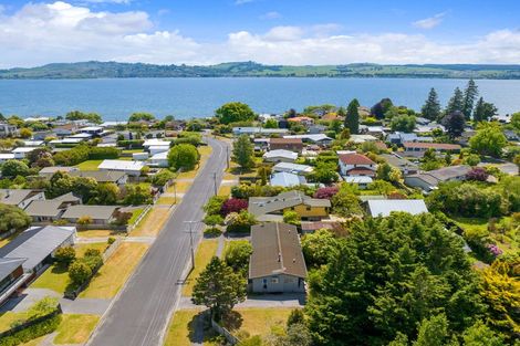 Photo of property in 11 Rainbow Drive, Rainbow Point, Taupo, 3330