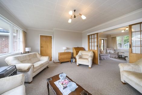 Photo of property in 6 Churchill Avenue, Hokowhitu, Palmerston North, 4410