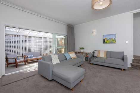 Photo of property in 9 Nugget Grove, Raumati Beach, Paraparaumu, 5032