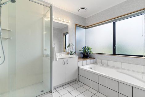 Photo of property in 54 Marina View Drive, West Harbour, Auckland, 0618