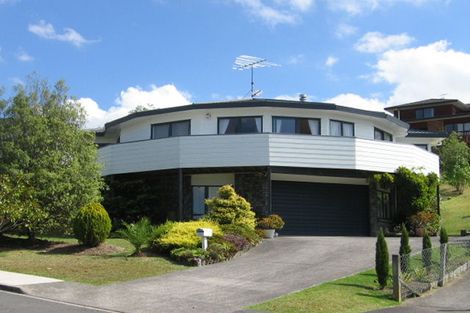 Photo of property in 17 Ballini Rise, West Harbour, Auckland, 0618