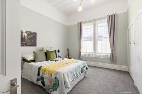 Photo of property in 5 Te Wharepouri Street, Berhampore, Wellington, 6023