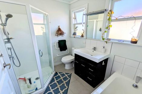 Photo of property in 13 Tahapa Crescent, Meadowbank, Auckland, 1072