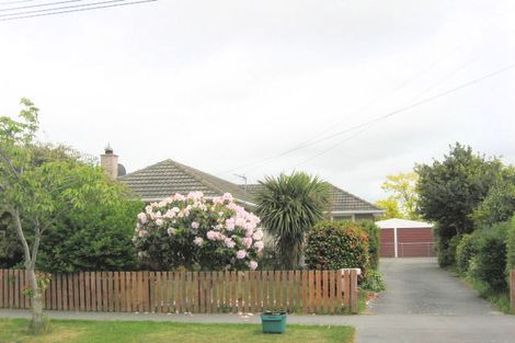 Photo of property in 69 Liverton Crescent, Bishopdale, Christchurch, 8053