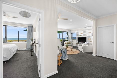 Photo of property in 77 The Esplanade, Westshore, Napier, 4110