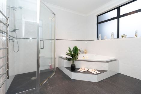 Photo of property in 7 Gibbston Close, Huntington, Hamilton, 3210