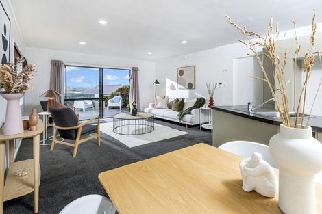 Photo of property in 2/23 Heathglen Place, Bayview, Auckland, 0629
