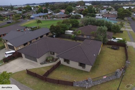 Photo of property in 2 Mandalay Place, Waiuku, 2123