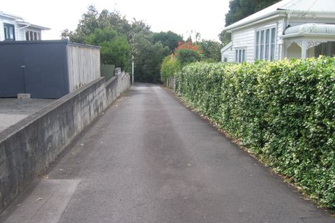 Photo of property in 153 Glenfield Road, Hillcrest, Auckland, 0626
