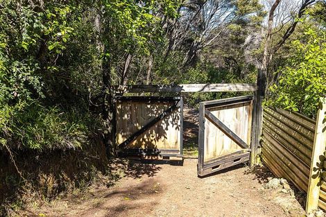 Photo of property in 27 Okoka Road, Omiha, Waiheke Island, 1081
