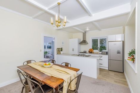 Photo of property in 42 Waterview Road, Stanley Point, Auckland, 0624