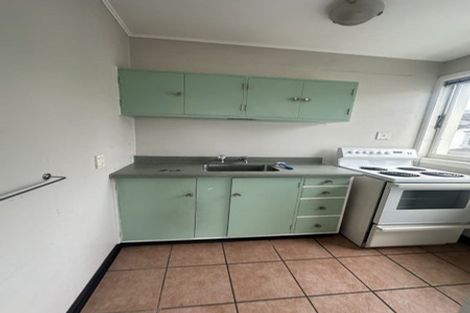 Photo of property in Churchill Flats, 213 The Terrace, Wellington Central, Wellington, 6011