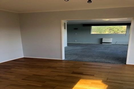 Photo of property in 124 Taylor Terrace, Tawa, Wellington, 5028