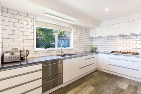 Photo of property in 358 Lake Terrace, Two Mile Bay, Taupo, 3330