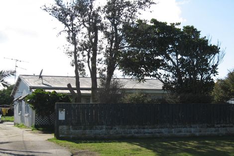 Photo of property in 42 Hood Street, Castlecliff, Whanganui, 4501