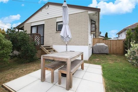 Photo of property in 1/5 Strid Road, Te Atatu South, Auckland, 0610
