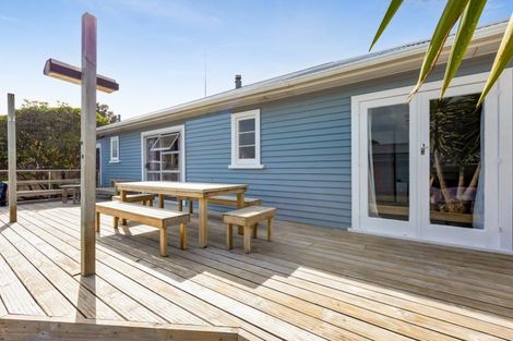 Photo of property in 122 South Road, Spotswood, New Plymouth, 4310