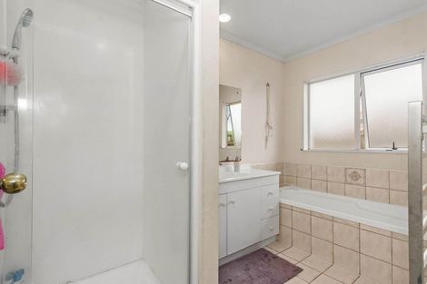 Photo of property in 30 Millington Place, Huntington Park, Auckland, 2013