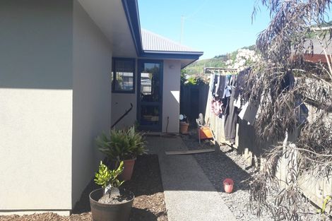 Photo of property in 8 Ngawhatu Road, Stoke, Nelson, 7011