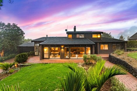 Photo of property in 102 Kowhai Road, Campbells Bay, Auckland, 0630