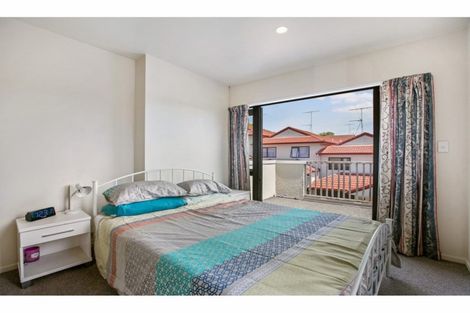 Photo of property in 9/42 Fields Parade, Oteha, Auckland, 0632